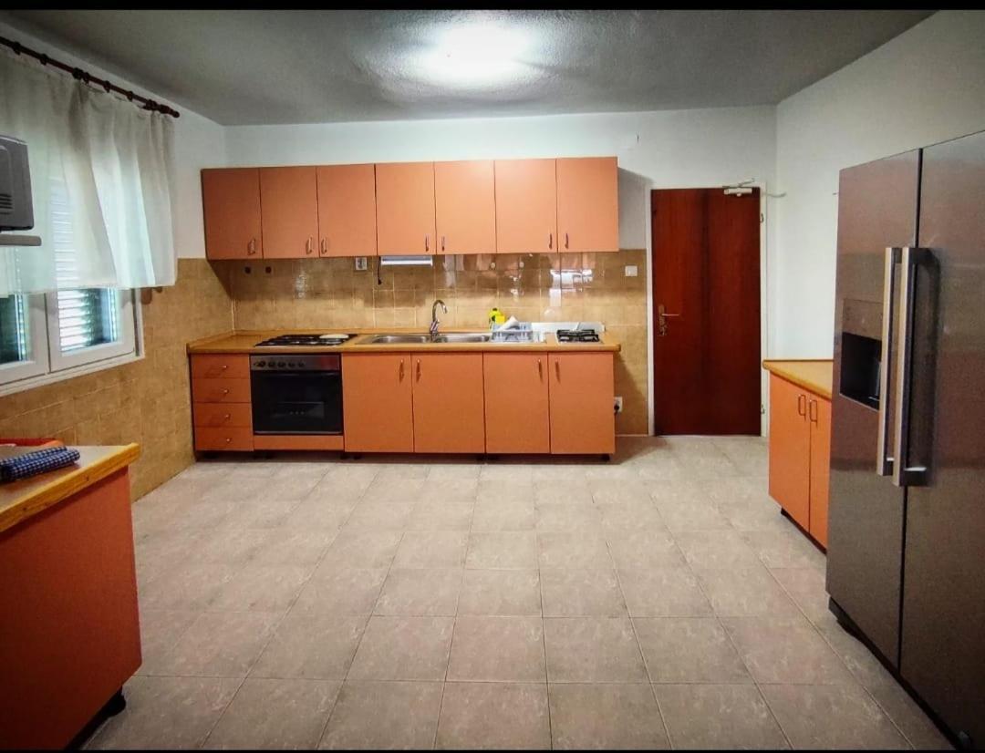 Manora Sucuraj 2 Bedroom Apartment Exterior photo